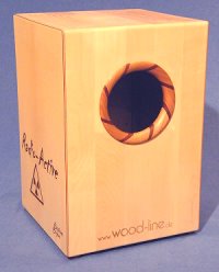 Cajon mit Schalltrichter